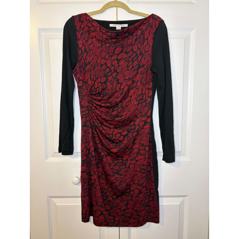 Diane von Furstenberg Kirby Red Black Silk Ruched Long Sleeve Dress Size 8